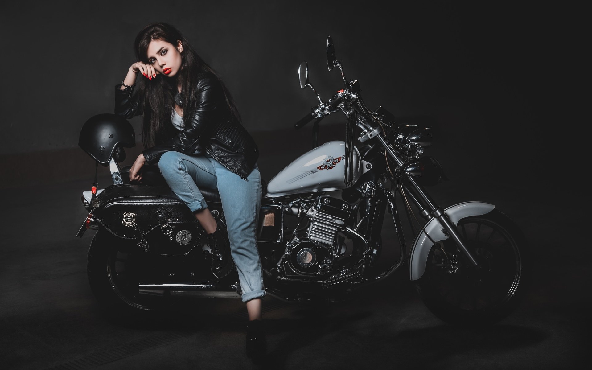 Biker girls: style and drive in Baoding