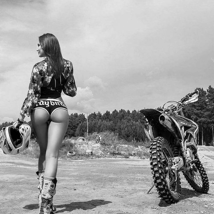 Beautiful girls and motorcycles in Baoding