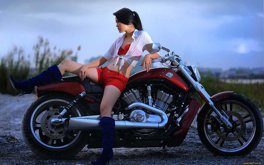 Beautiful girls and motorcycles in Baoding