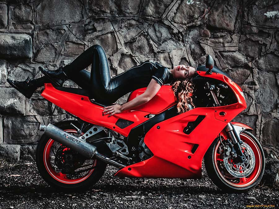 Beautiful girl Beautiful girls and motorcycles in Baoding