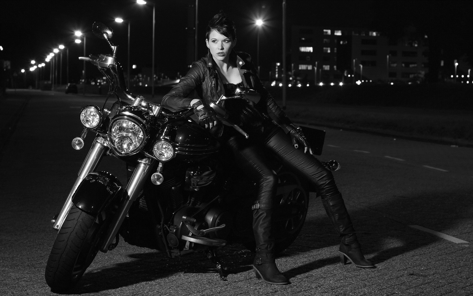 Photo Beautiful girls and motorcycles in Baoding
