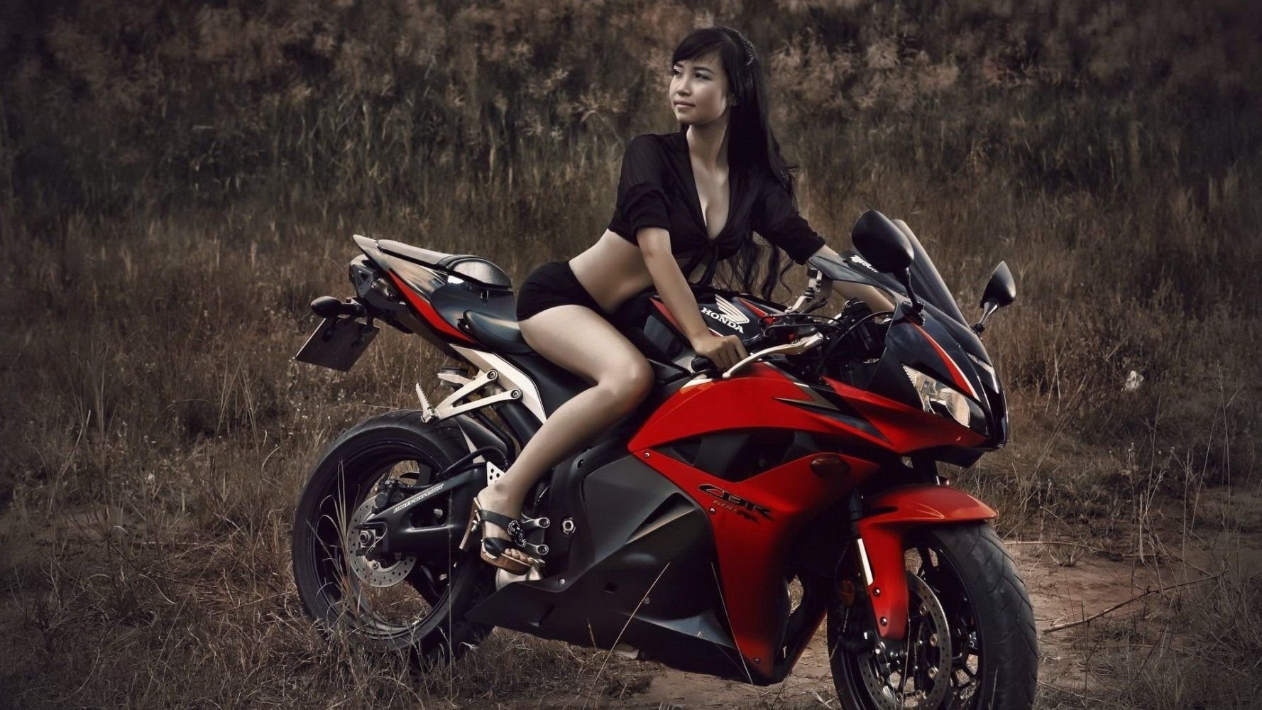 Fitness girls and bikes in Baoding