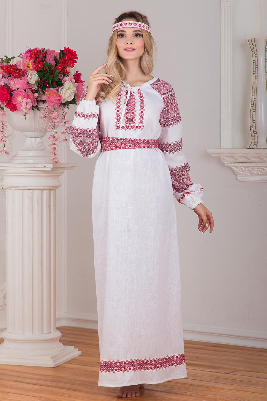 Women in Slavic costumes in Baoding