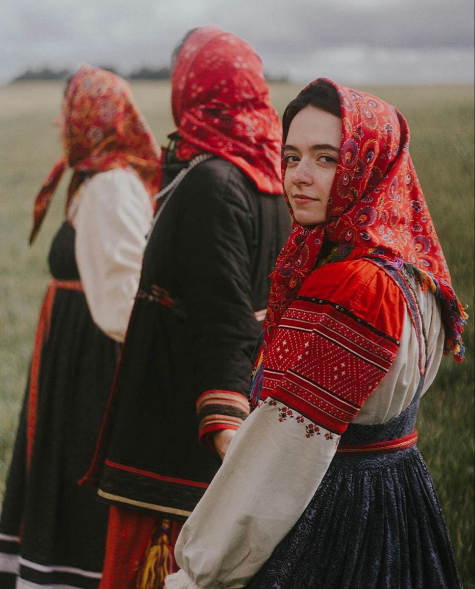 Women in Slavic costumes in Baoding