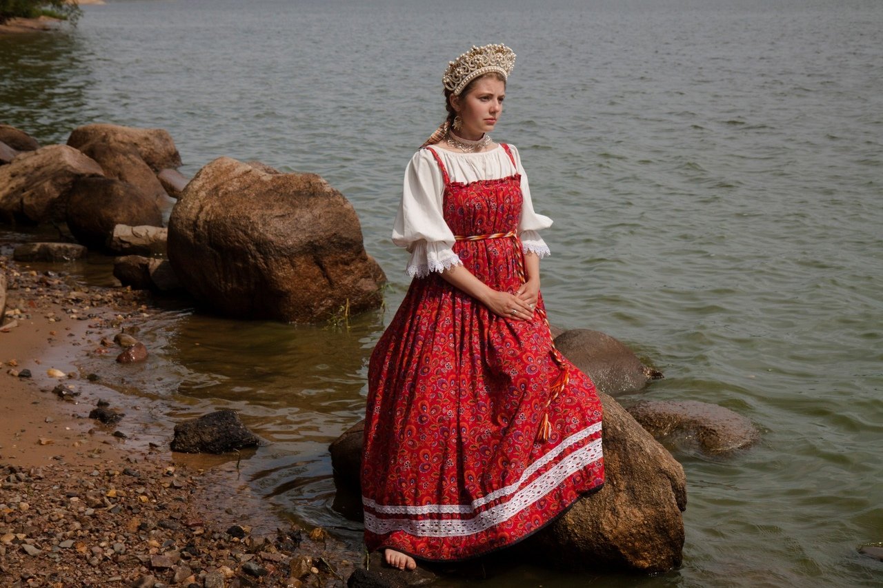 Women in Slavic costumes in Baoding