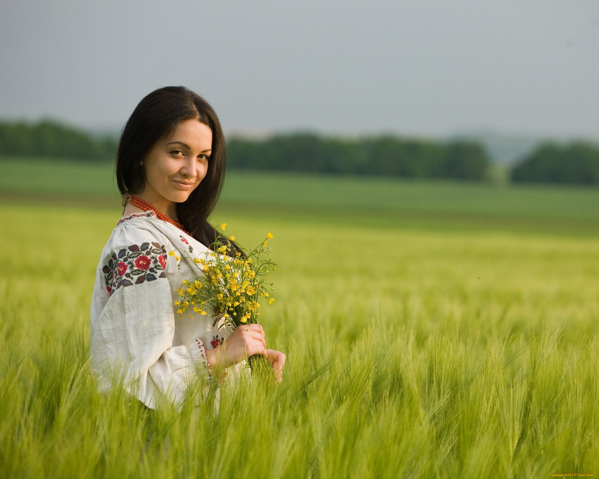 Women in Slavic costumes in Baoding
