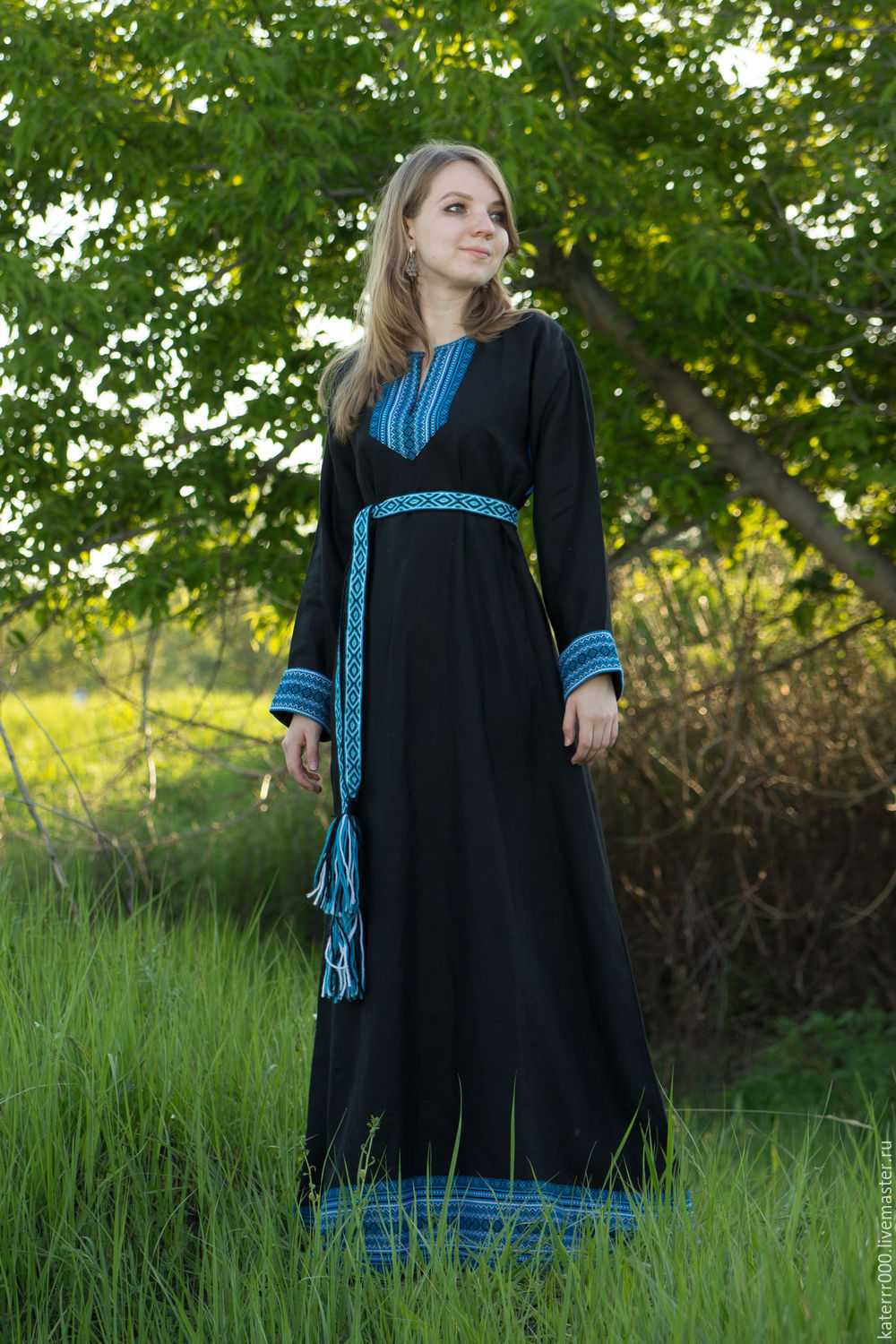 Women in Slavic costumes in Baoding