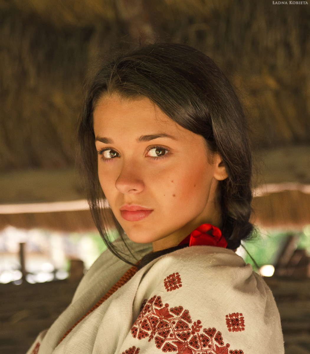 Girls in Slavic costumes in Baoding