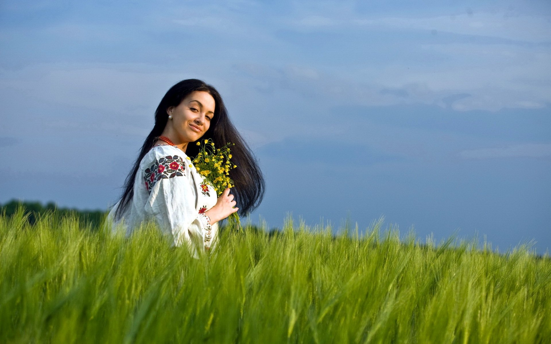 Girls in Slavic costumes in Baoding
