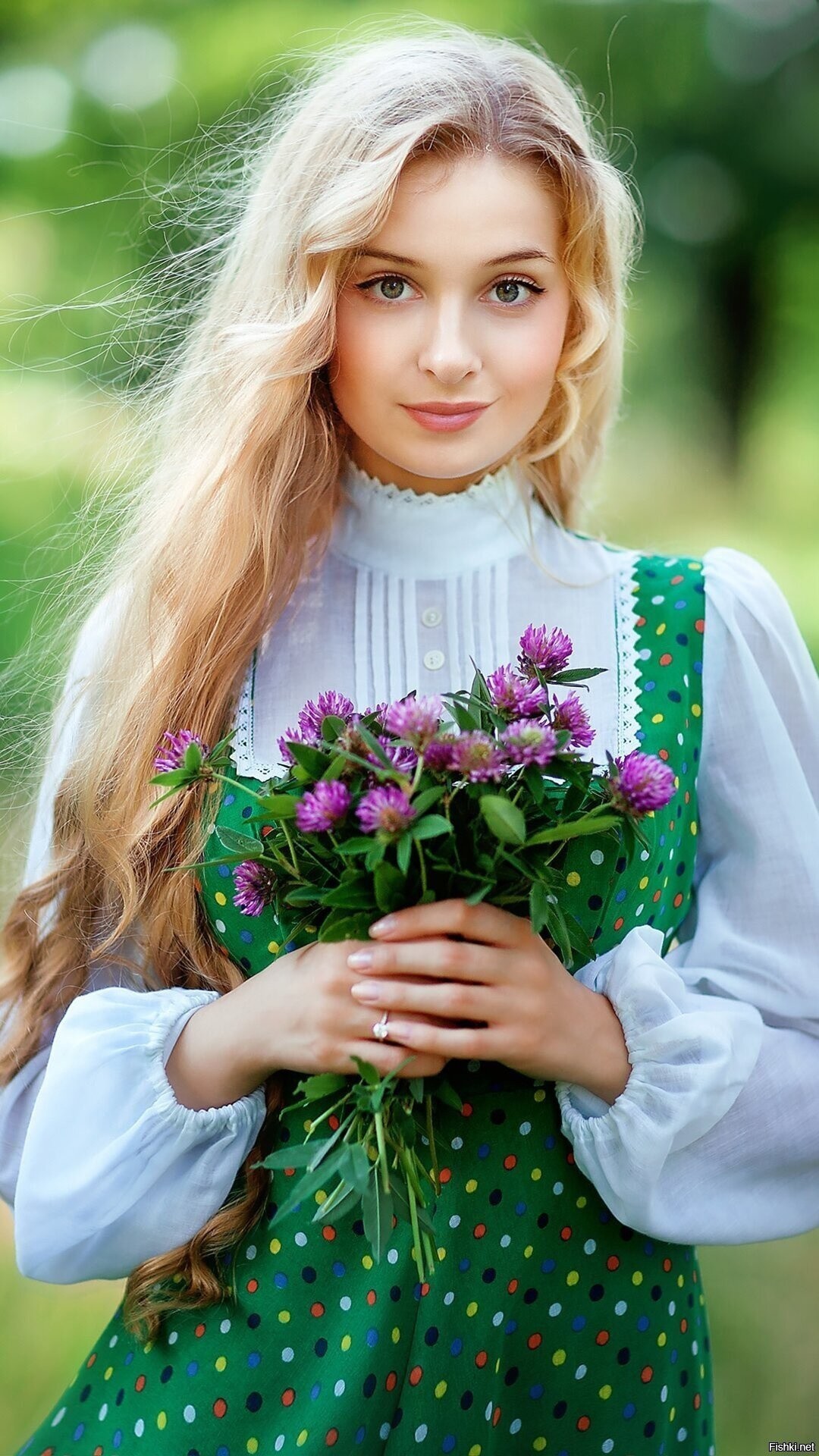 Girls in Slavic costumes in Baoding