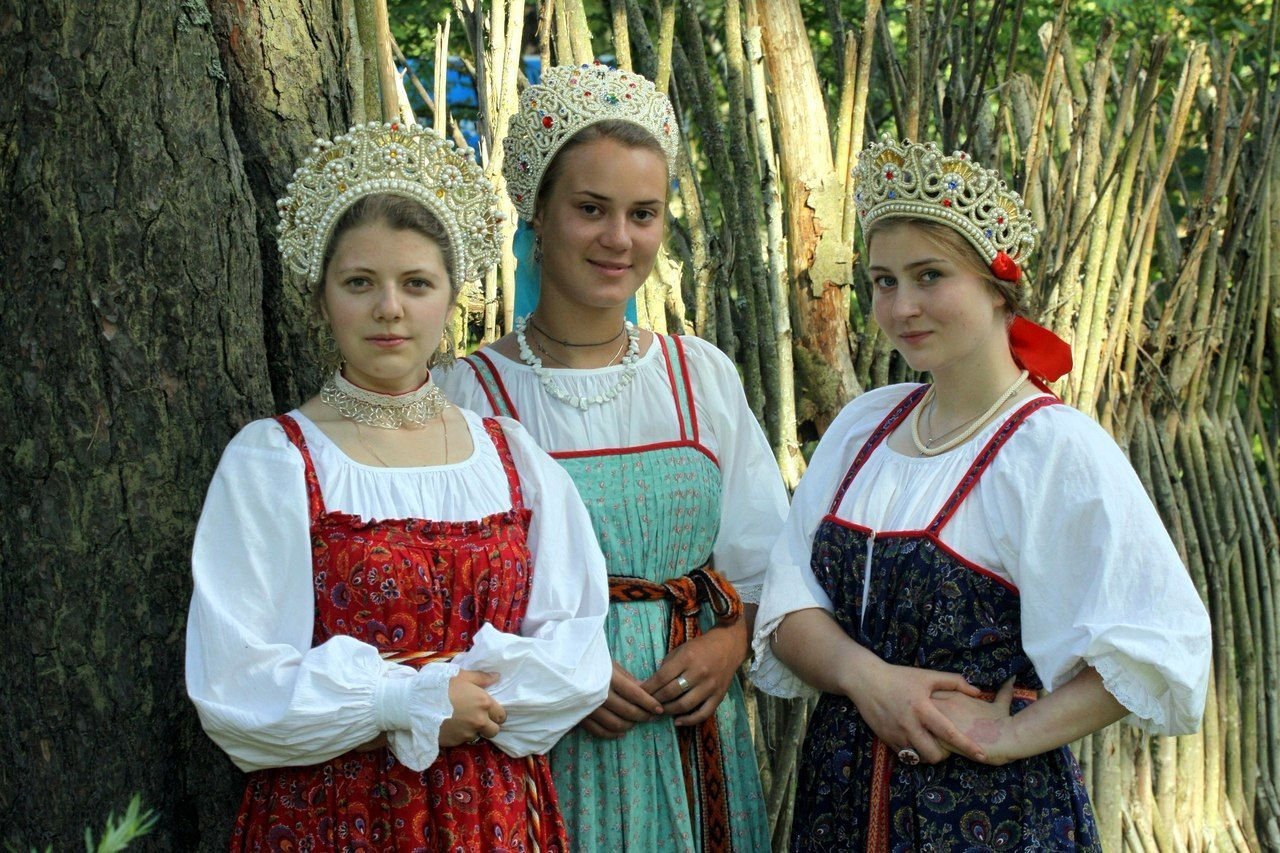 Sexy model Girls in Slavic costumes in Baoding